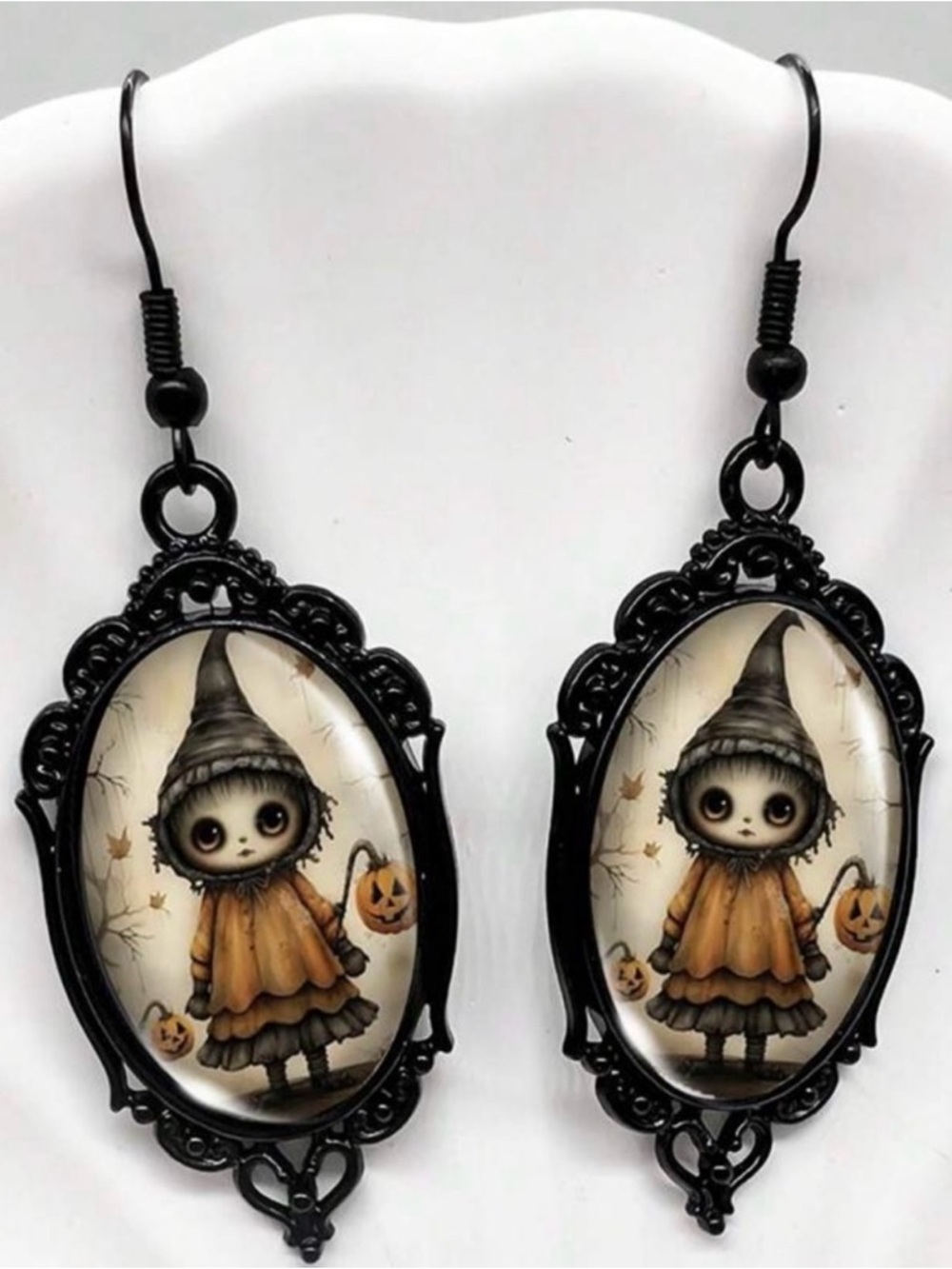 Scarecrow Girl Cameo Pumpkin Jack-o’-lantern Fall Autumn Halloween Gothic Dangle - Picture 1 of 3